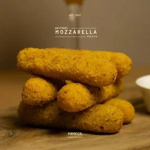BASTONES DE MOZARELLA APANADOS