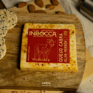 QUESO DE CABRA CON OLIVA Y MERKEN - IN BOCCA